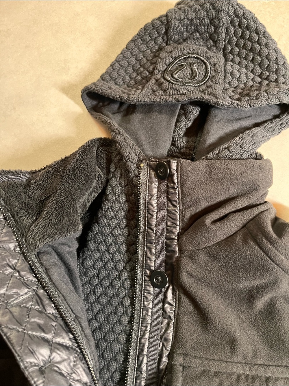 Lululemon Miracle Jacket black removable hood
Size 6 - Picture 6 of 14